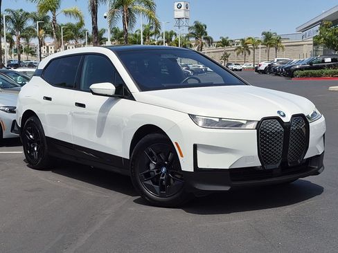 Used 2024 BMW iX xDrive50 AWD/4WD image 2