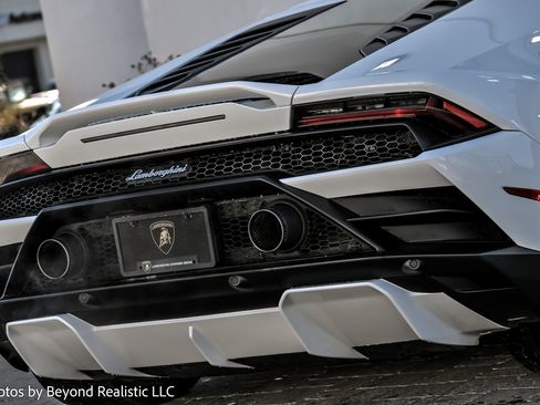 Used 2021 Lamborghini Huracan EVO image 15