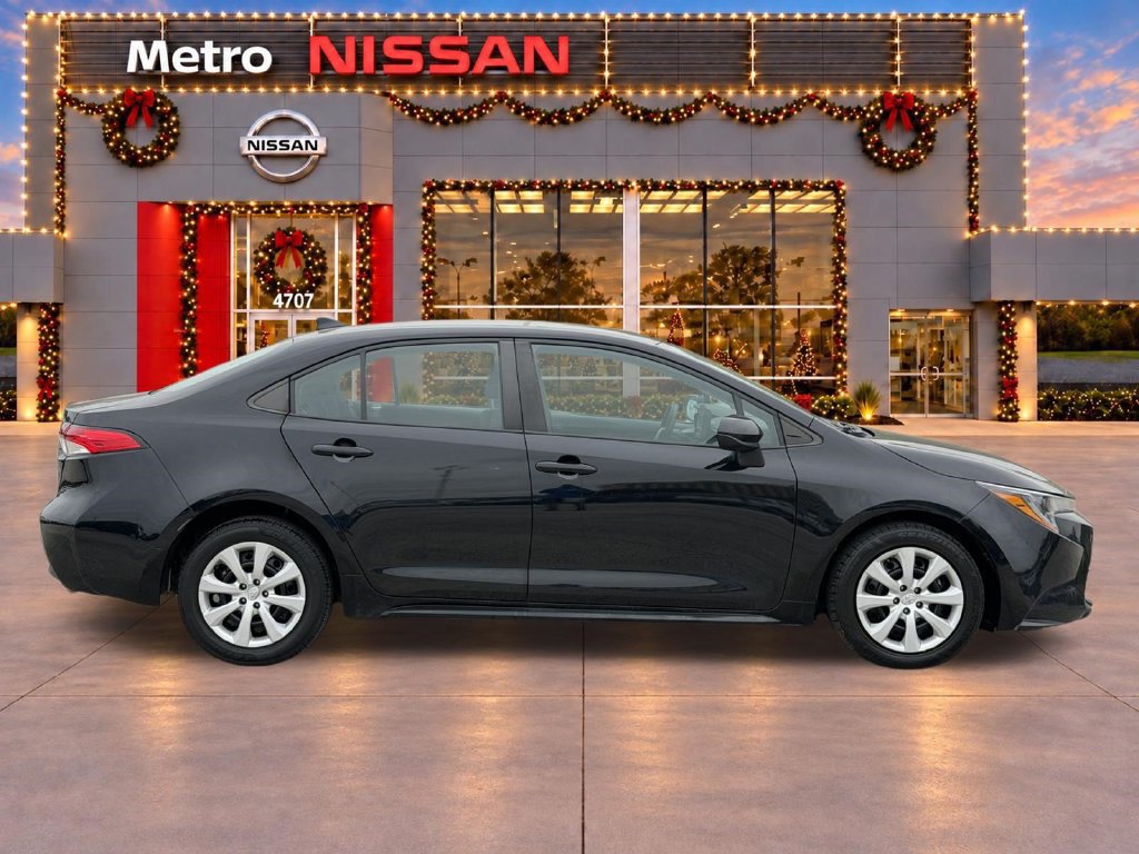 Used 2024 Toyota Corolla LE FWD image 3
