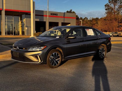 Used 2025 Volkswagen Jetta S image 2