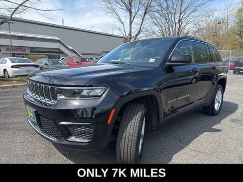 Used 2025 Jeep Grand Cherokee Laredo X AWD/4WD image 3