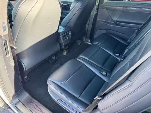 Used 2018 Tesla Model X image 28