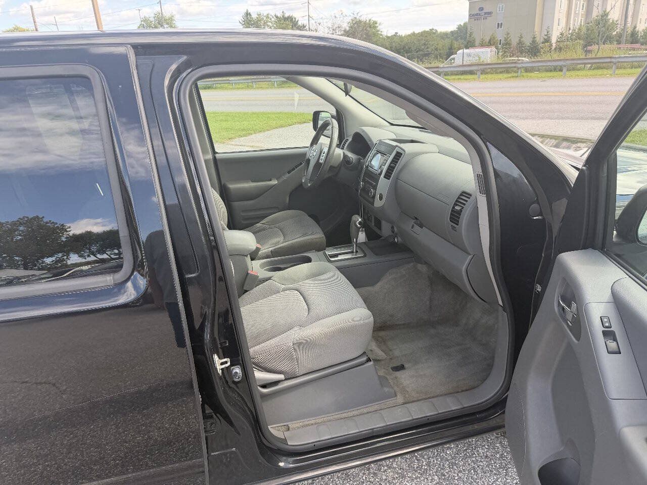 Used 2018 Nissan Frontier SV AWD/4WD image 27