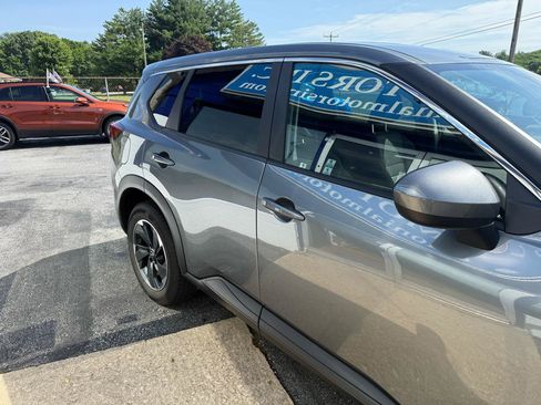 Used 2024 Nissan Rogue SV FWD image 6