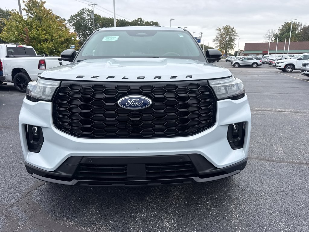 Used 2026 Ford Explorer ST-Line w/ ST-Line Street Pack AWD/4WD image 3