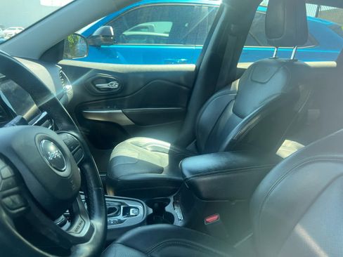 Used 2019 Jeep Cherokee Limited AWD/4WD image 6
