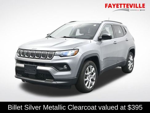 Used 2022 Jeep Compass Latitude image 1