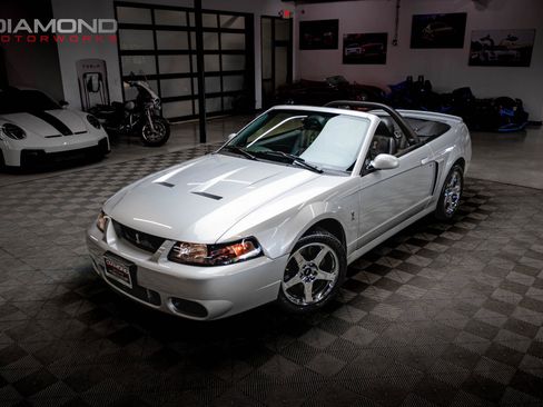 Used 2004 Ford Mustang Cobra RWD image 9