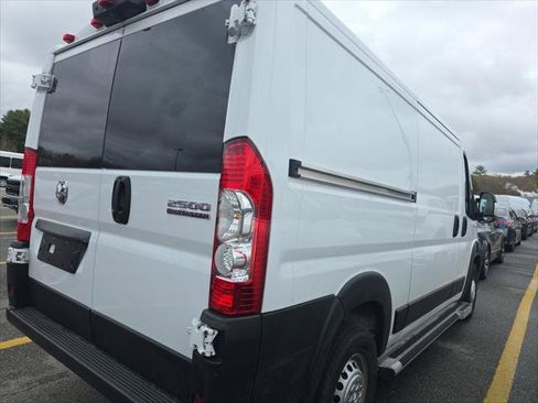 Used 2025 RAM ProMaster 2500 w/ U-Haul Equipment Group FWD image 8