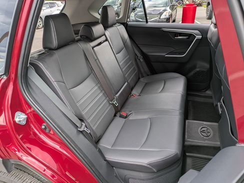 Used 2022 Toyota RAV4 XLE Premium image 24