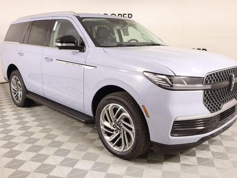 New 2026 Lincoln Navigator Premiere AWD/4WD image 1