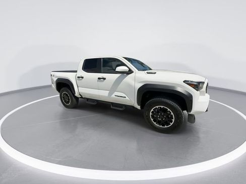 Used 2025 Toyota Tacoma TRD Off-Road AWD/4WD image 2