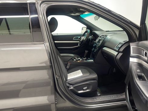 Used 2017 Ford Explorer XLT AWD/4WD image 22