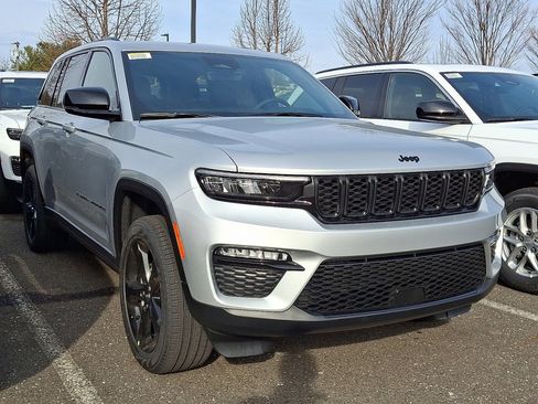 New 2025 Jeep Grand Cherokee Limited image 3