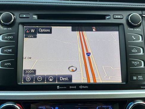 Used 2019 Toyota Highlander XLE AWD/4WD image 21