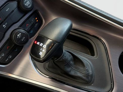 Used 2016 Dodge Challenger SXT RWD image 29