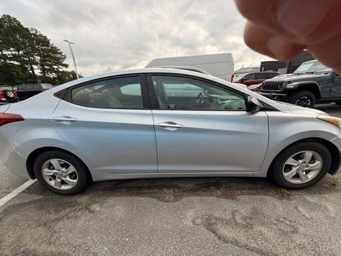 Used 2014 Hyundai Elantra SE FWD image 2