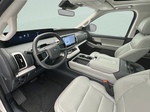 Used 2025 Ford Expedition Active AWD/4WD image 12
