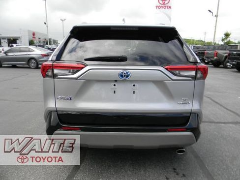 Used 2023 Toyota RAV4 SE w/ Convenience Package AWD/4WD image 3