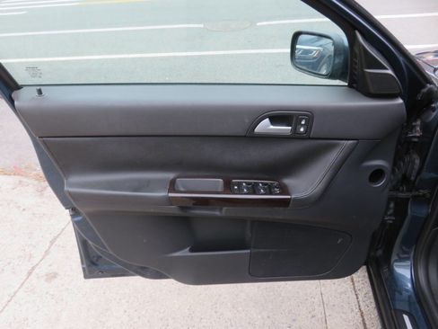 Used 2005 Volvo V50 2.4i image 24