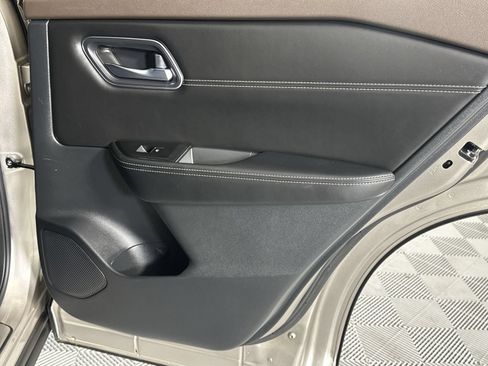 Certified 2021 Nissan Rogue Platinum AWD/4WD image 32