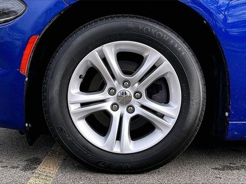 Used 2019 Dodge Charger SXT image 9