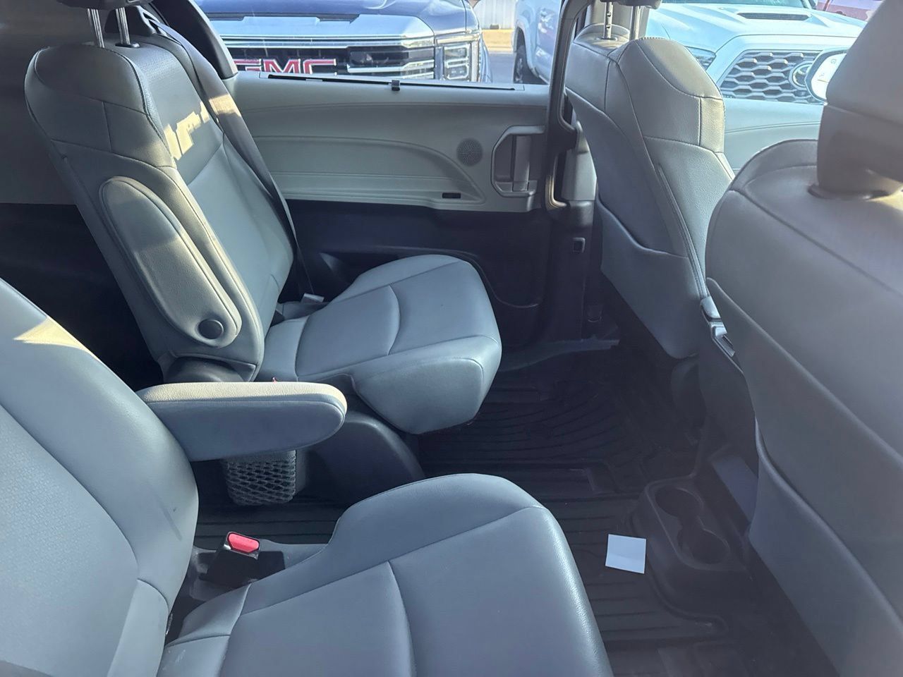 Used 2021 Toyota Sienna XLE AWD/4WD image 6