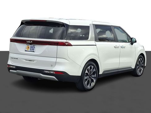 Certified 2022 Kia Carnival EX image 6