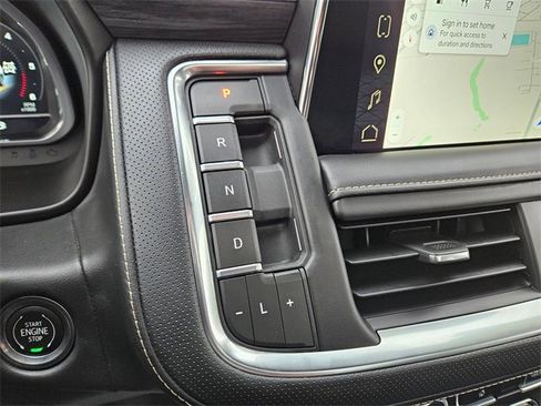 Used 2023 GMC Yukon SLT w/ SLT Premium Package image 25