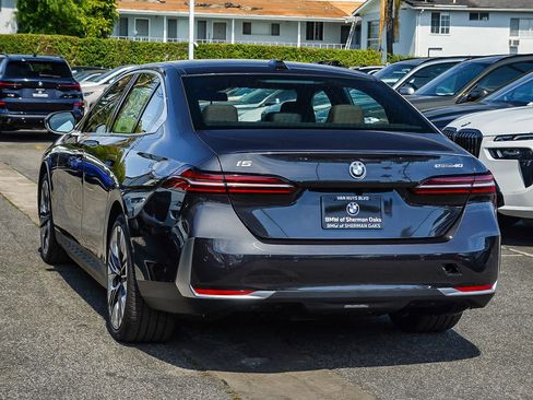 New 2026 BMW i5 eDrive40 w/ Premium Package image 6