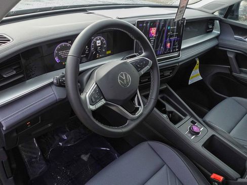 New 2026 Volkswagen Tiguan SE image 11