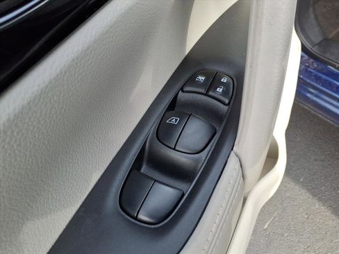 Used 2022 Nissan Rogue Sport SL image 9