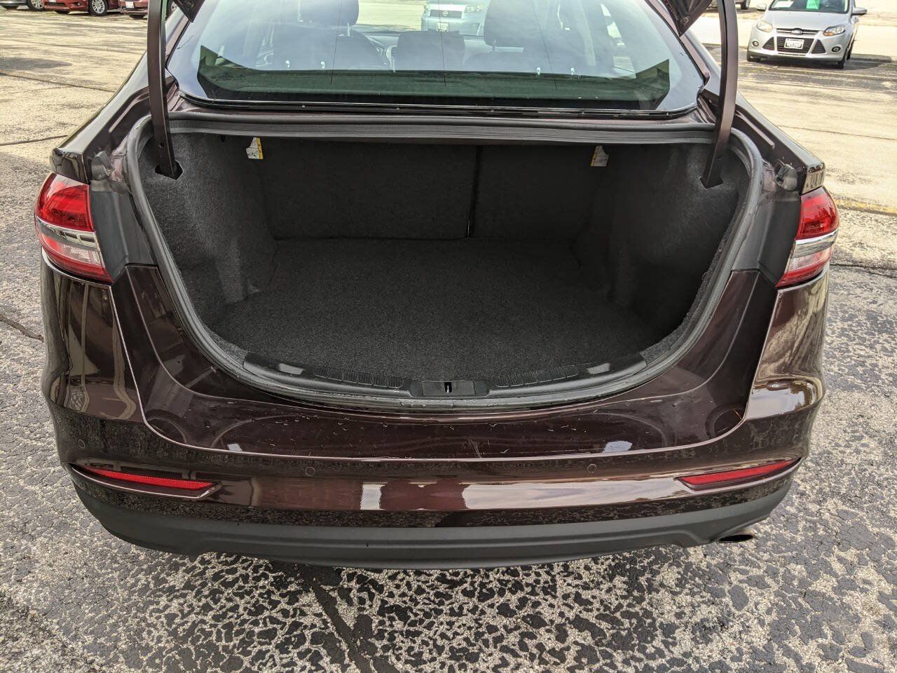 Used 2019 Ford Fusion SE FWD image 22