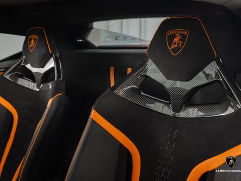 Used 2023 Lamborghini Huracan Tecnica image 32