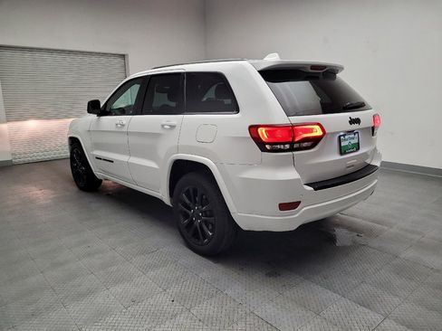 Used 2018 Jeep Grand Cherokee Altitude image 5