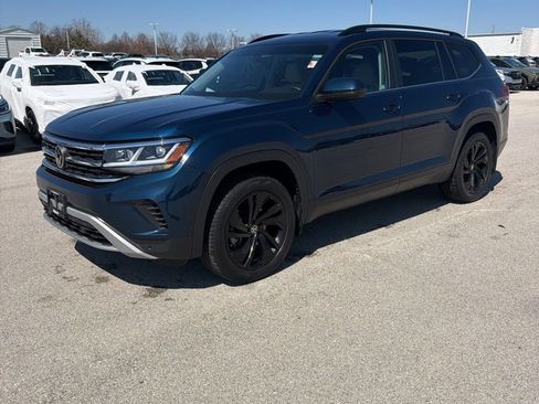 Certified 2023 Volkswagen Atlas SE w/ Black Wheel Package image 3