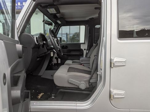Used 2010 Jeep Wrangler Unlimited Sahara w/ Trailer Tow Group AWD/4WD image 12