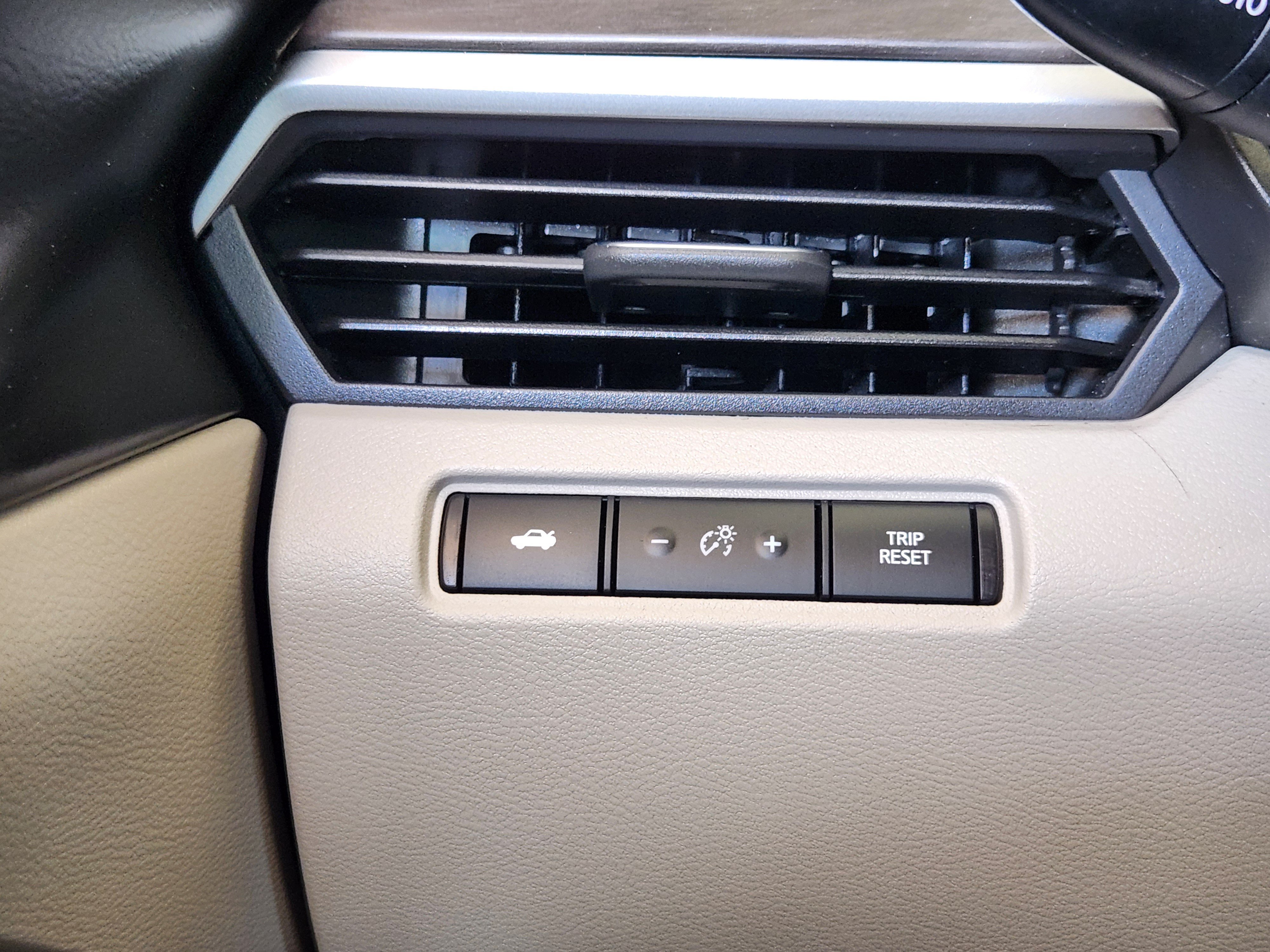 Used 2025 Nissan Altima 2.5 SV FWD image 22