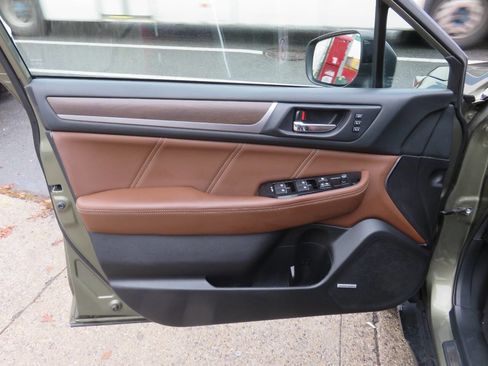 Used 2018 Subaru Outback 2.5i Touring image 26