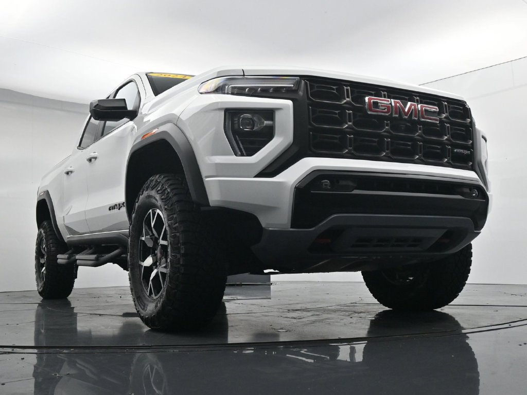 Used 2024 GMC Canyon AT4X AWD/4WD image 32