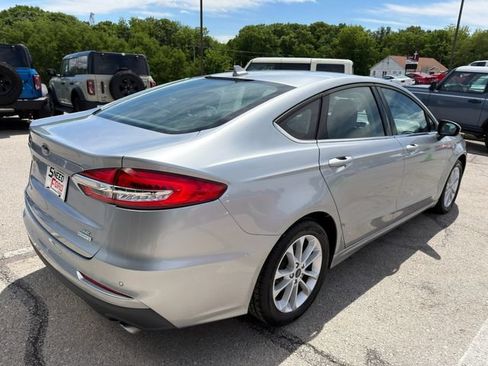 Used 2020 Ford Fusion SE FWD image 7