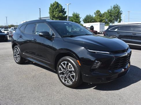 Used 2025 Chevrolet Blazer RS FWD image 2