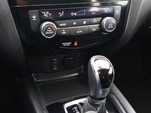 Used 2018 Nissan Rogue Sport SV w/ SV Technology Package image 23