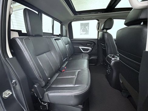 Used 2021 Nissan Titan SL w/ Moonroof Package image 18
