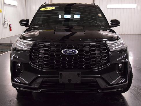 Used 2025 Ford Explorer ST-Line image 2