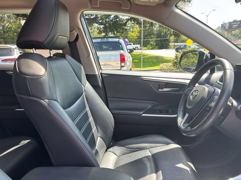 Used 2019 Toyota RAV4 XLE Premium FWD image 14