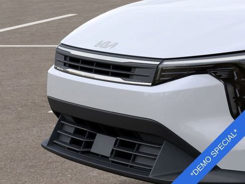 New 2025 Kia K4 LX image 12