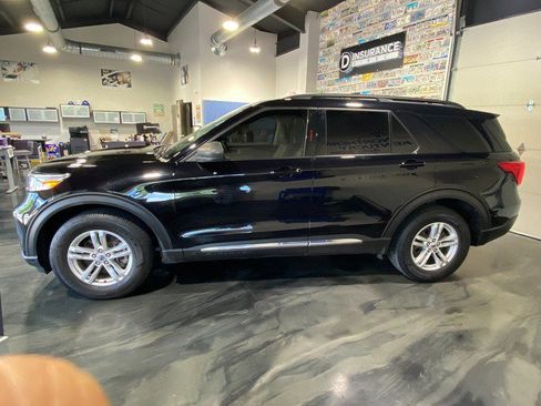 Used 2020 Ford Explorer XLT w/ Equipment Group 202A AWD/4WD image 4