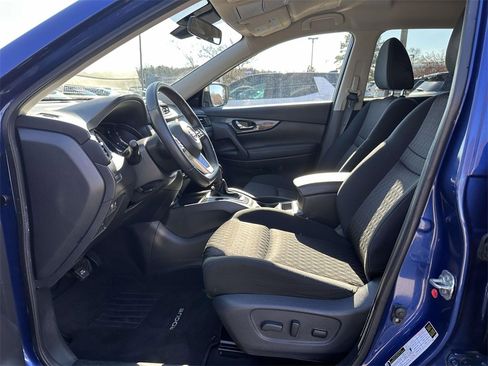 Used 2020 Nissan Rogue SV image 16