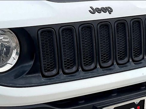 Used 2018 Jeep Renegade Trailhawk AWD/4WD image 26